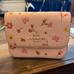 Coach Pink Floral Crossbody Bag

❤️❤️PRICE DROP FOR THE NEXT 2 hours❤️❤️